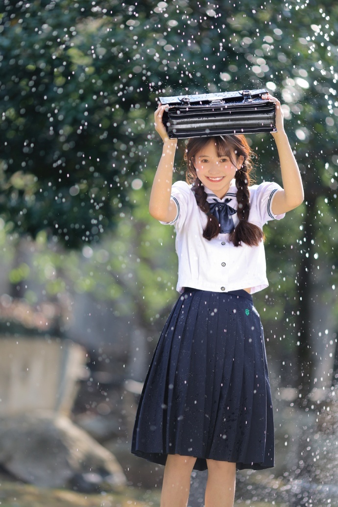 《被裁掉的女孩》女主角方桃子与易梦玲神似引发热议